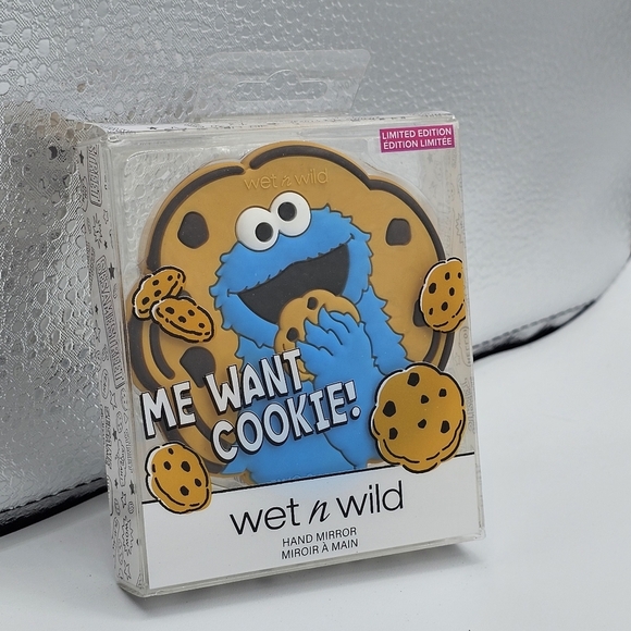 Wet n Wild x Sesame Street Cowabunga! Hand Mirror - Picture 2 of 4